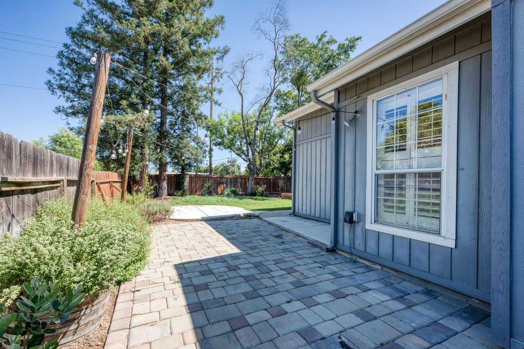 Image 28 of property listing at 2078 E Pinedale Avenue, Fresno, CA 93720