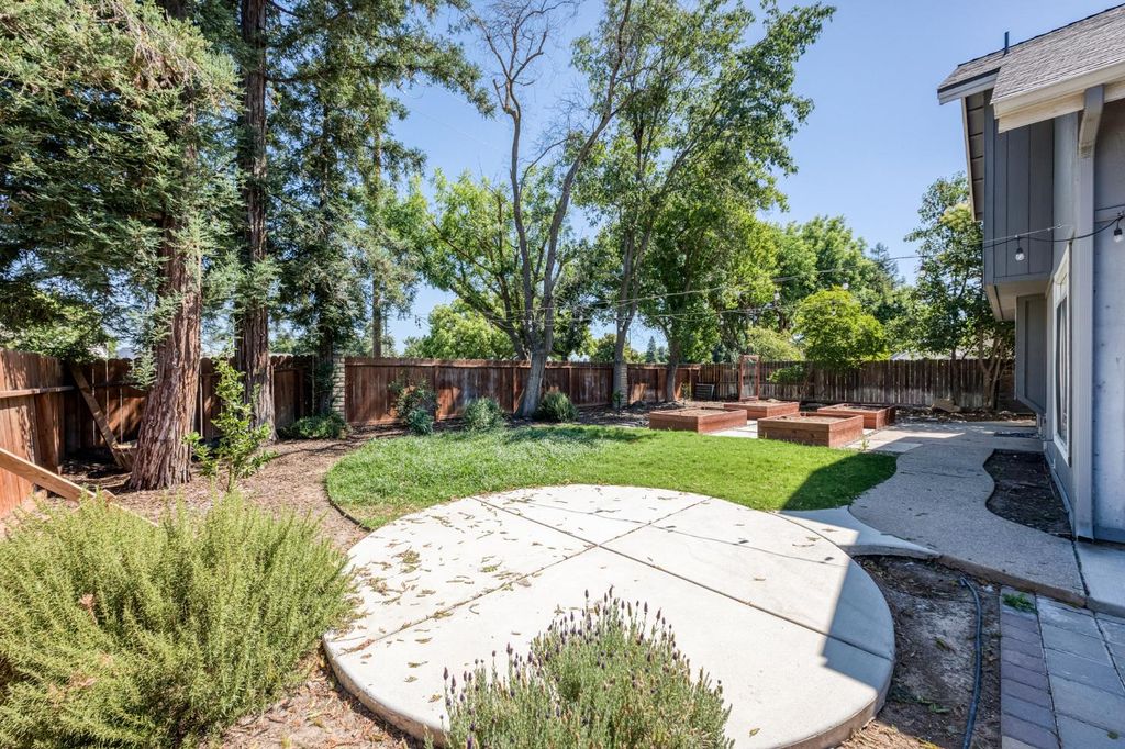 Image 29 of property listing at 2078 E Pinedale Avenue, Fresno, CA 93720
