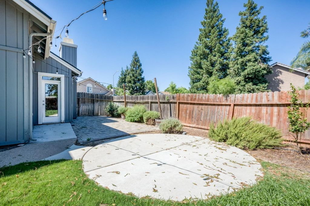 Image 34 of property listing at 2078 E Pinedale Avenue, Fresno, CA 93720