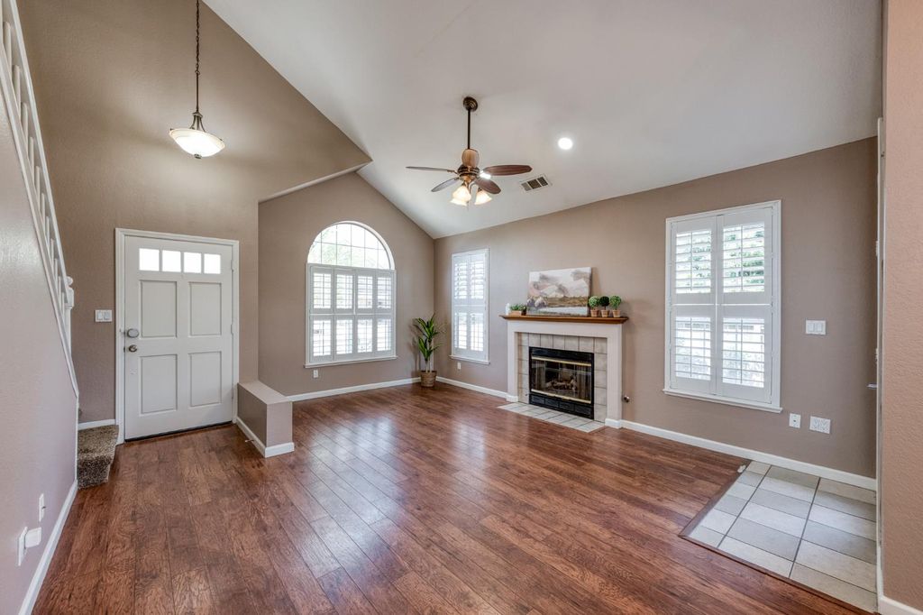 Image 4 of property listing at 2078 E Pinedale Avenue, Fresno, CA 93720