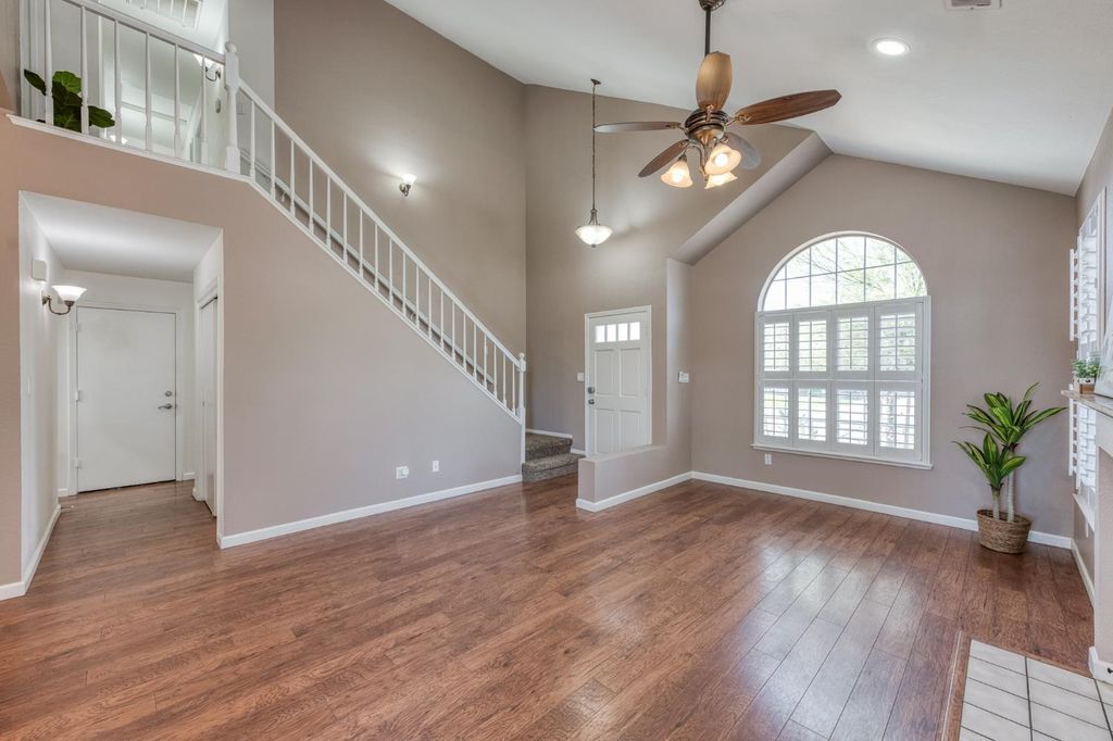 Image 5 of property listing at 2078 E Pinedale Avenue, Fresno, CA 93720