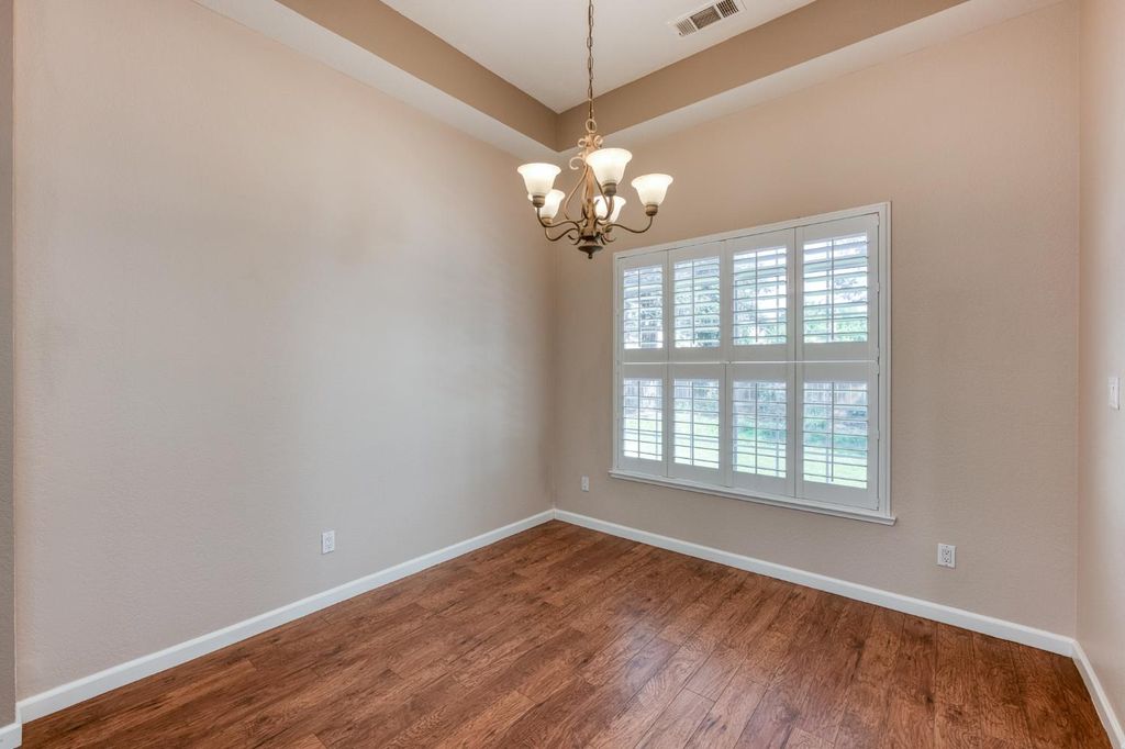 Image 7 of property listing at 2078 E Pinedale Avenue, Fresno, CA 93720