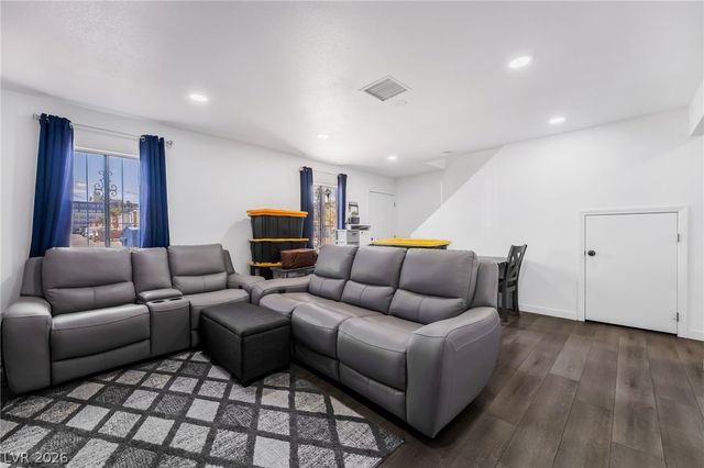 3934 Palos Verdes Street, Las Vegas, NV 89119