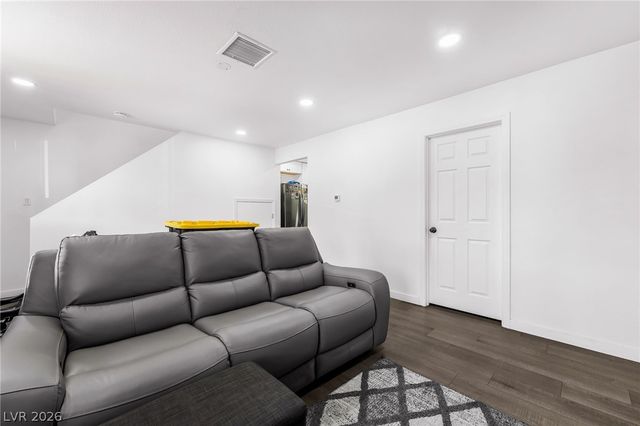 3934 Palos Verdes Street, Las Vegas, NV 89119