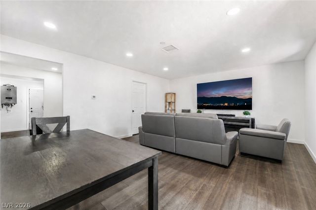 3934 Palos Verdes Street, Las Vegas, NV 89119