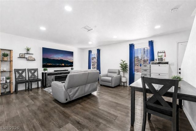 3934 Palos Verdes Street, Las Vegas, NV 89119