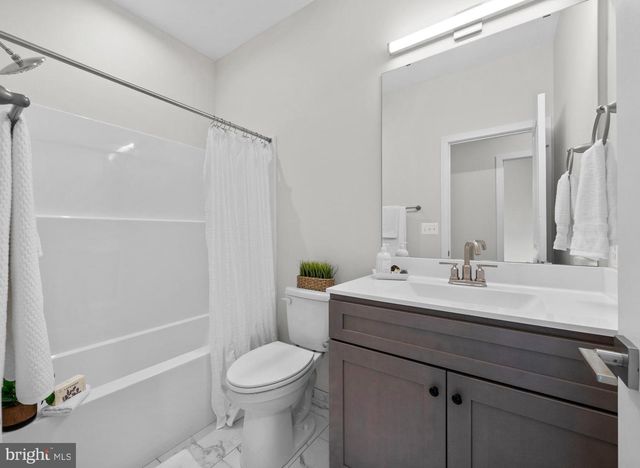 484 LAKE DR, Lusby, MD 20657