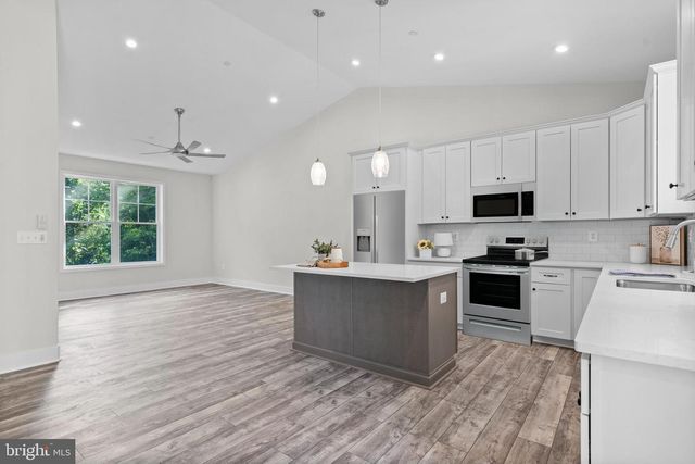 484 LAKE DR, Lusby, MD 20657