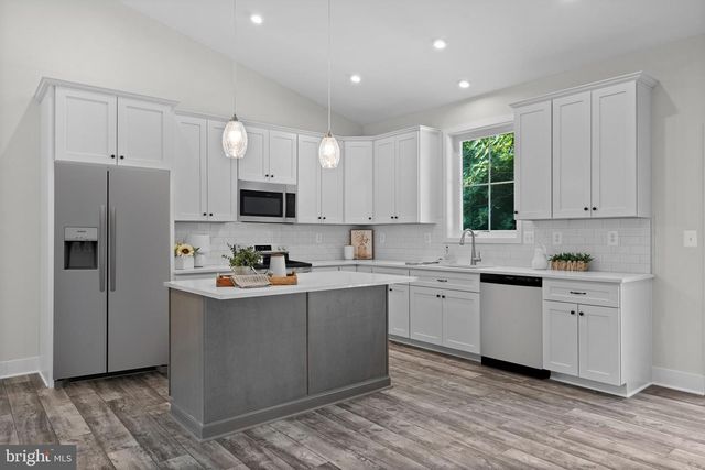 484 LAKE DR, Lusby, MD 20657