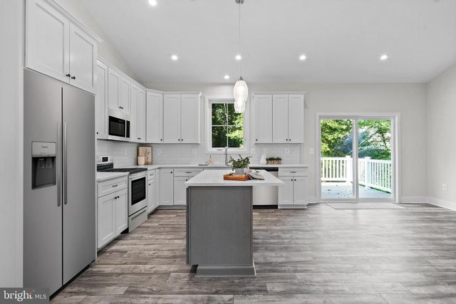 484 LAKE DR, Lusby, MD 20657