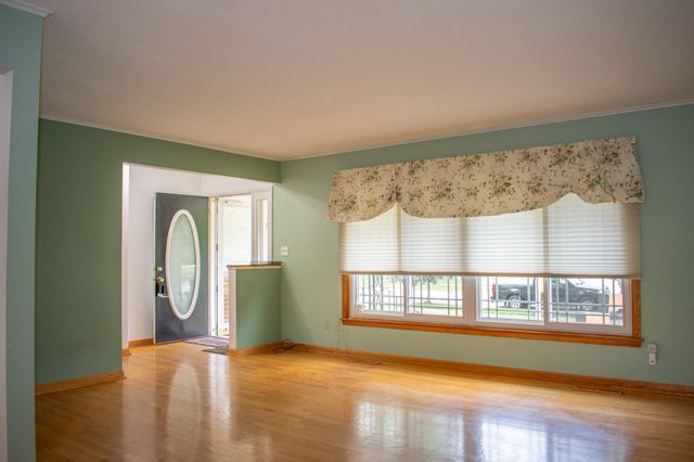 9133 Foliage Lane, Munster, IN 46321