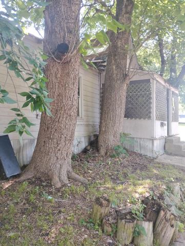 519 S 5th Street, Bonham, TX 75418