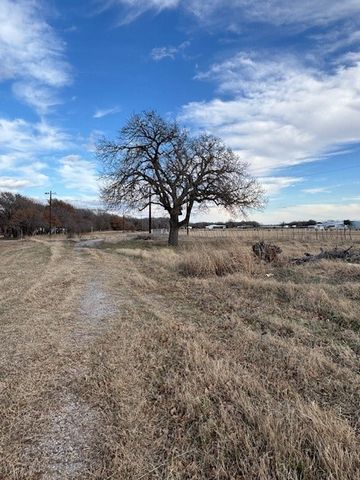 661 S Sugartree Drive, Lipan, TX 76462