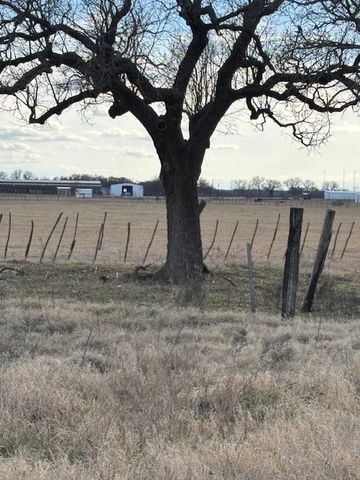 661 S Sugartree Drive, Lipan, TX 76462