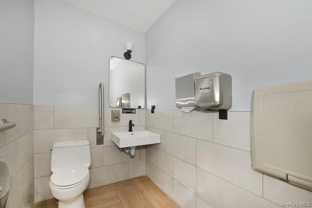 31 S Middle Neck Road, Great Neck, NY 11021