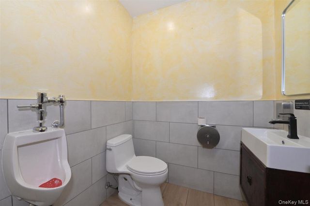 31 S Middle Neck Road, Great Neck, NY 11021