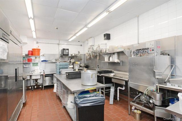 31 S Middle Neck Road, Great Neck, NY 11021