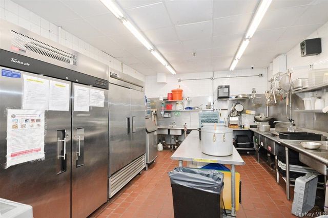 31 S Middle Neck Road, Great Neck, NY 11021