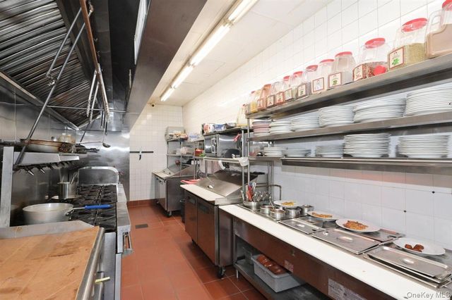 31 S Middle Neck Road, Great Neck, NY 11021