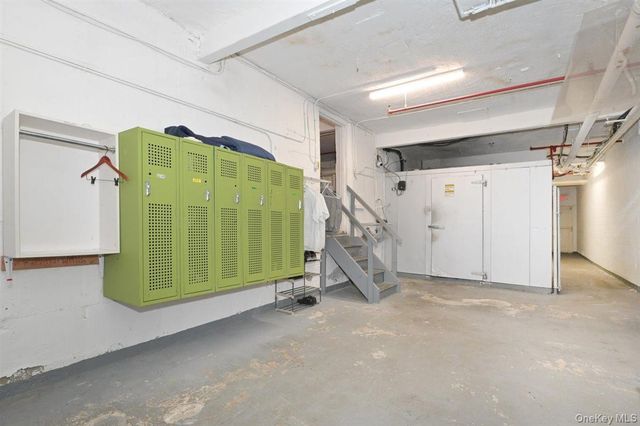 31 S Middle Neck Road, Great Neck, NY 11021