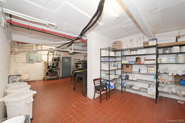 31 S Middle Neck Road, Great Neck, NY 11021