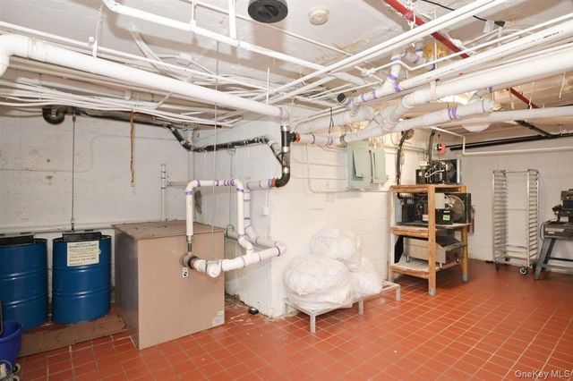 31 S Middle Neck Road, Great Neck, NY 11021