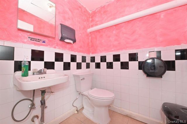 31 S Middle Neck Road, Great Neck, NY 11021