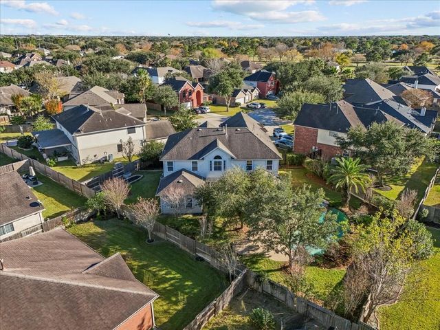 402 Starleaf Lane, Pearland, TX 77584