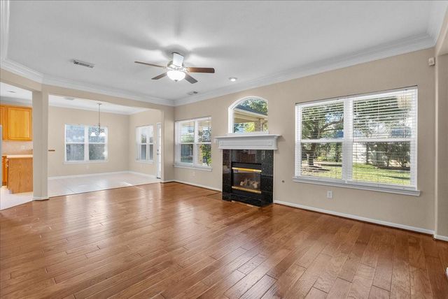 402 Starleaf Lane, Pearland, TX 77584