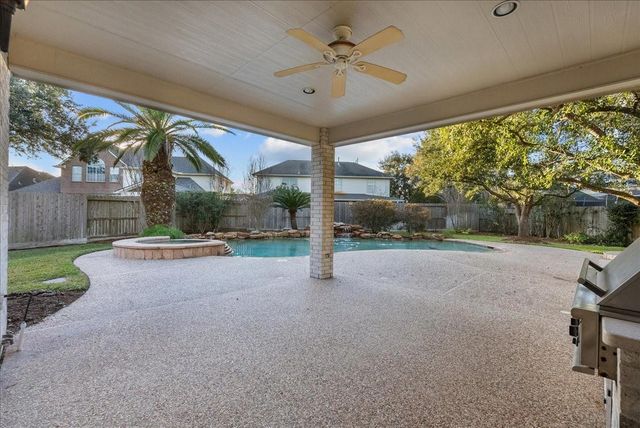 402 Starleaf Lane, Pearland, TX 77584