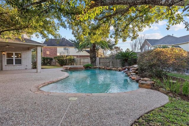 402 Starleaf Lane, Pearland, TX 77584