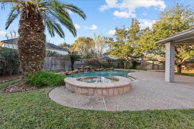 402 Starleaf Lane, Pearland, TX 77584