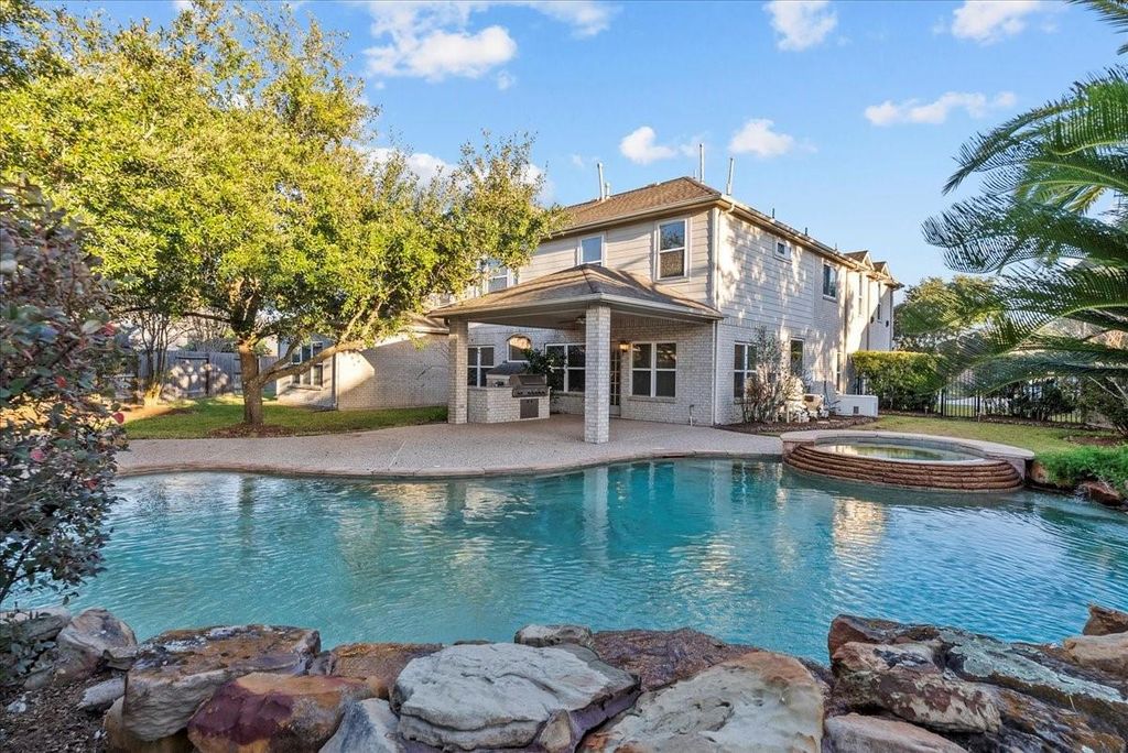 402 Starleaf Lane, Pearland, TX 77584