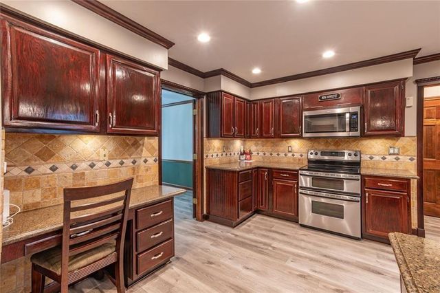 1377 Red Fox Run SW, Lilburn, GA 30047