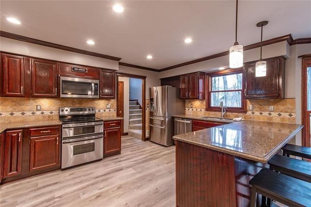1377 Red Fox Run SW, Lilburn, GA 30047