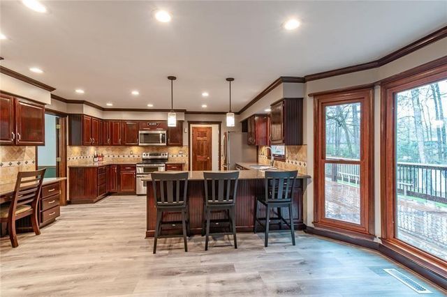 1377 Red Fox Run SW, Lilburn, GA 30047