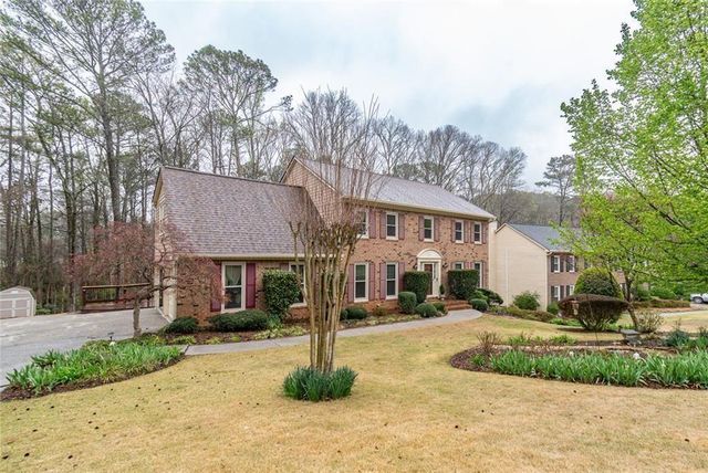 1377 Red Fox Run SW, Lilburn, GA 30047