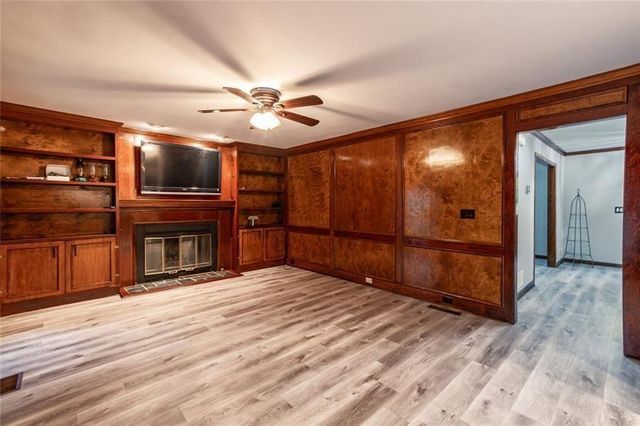 1377 Red Fox Run SW, Lilburn, GA 30047