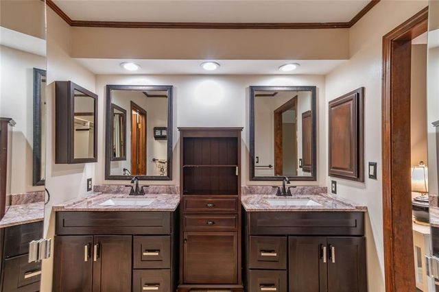 1377 Red Fox Run SW, Lilburn, GA 30047