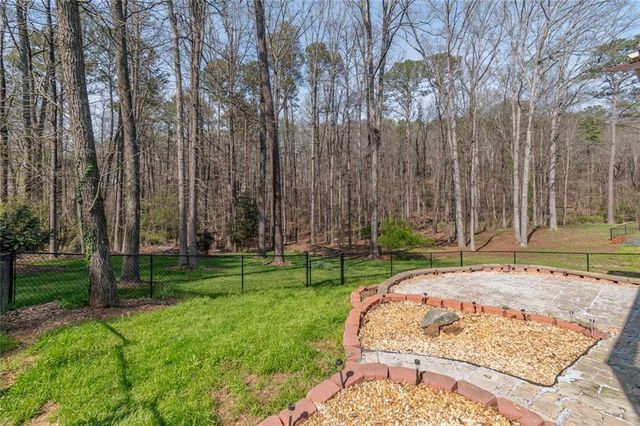 1377 Red Fox Run SW, Lilburn, GA 30047