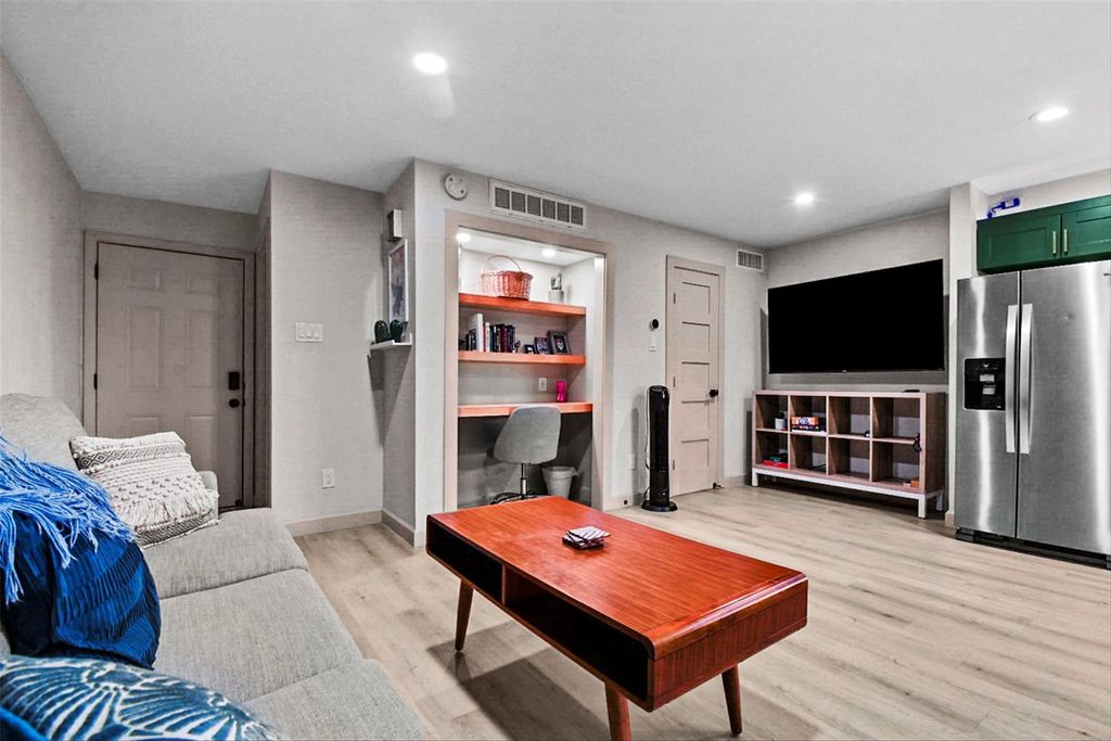 1840 Burton DR 192, Austin, TX 78741