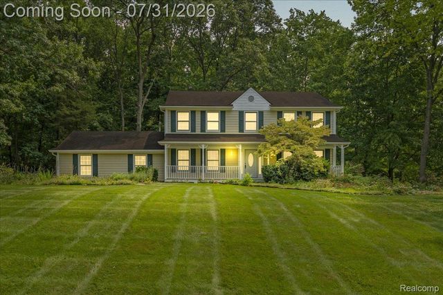 9019 Silver Pine Drive, Green Oak Township, MI 48178