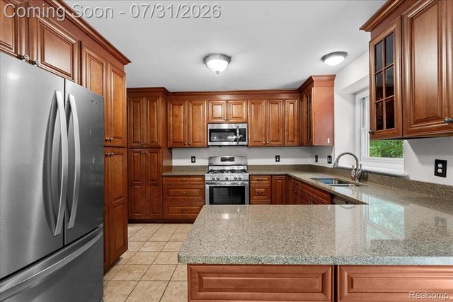 9019 Silver Pine Drive, Green Oak Township, MI 48178