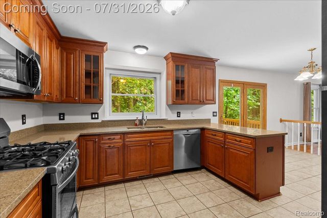 9019 Silver Pine Drive, Green Oak Township, MI 48178