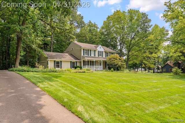 9019 Silver Pine Drive, Green Oak Township, MI 48178