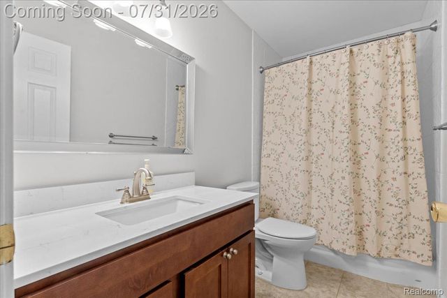 9019 Silver Pine Drive, Green Oak Township, MI 48178