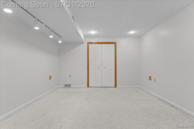 9019 Silver Pine Drive, Green Oak Township, MI 48178