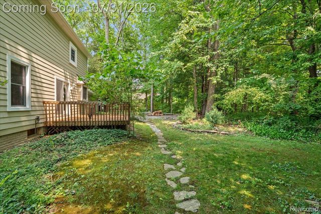 9019 Silver Pine Drive, Green Oak Township, MI 48178