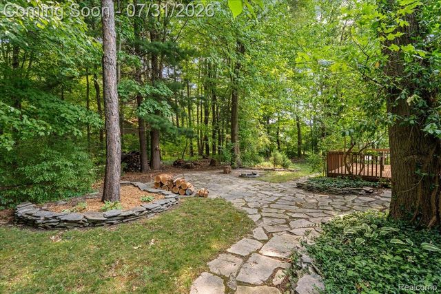 9019 Silver Pine Drive, Green Oak Township, MI 48178