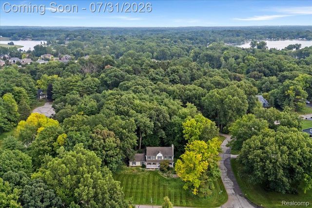 9019 Silver Pine Drive, Green Oak Township, MI 48178
